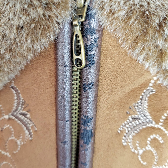 IZZI Women Coat Faux Fur Brown M Full Zip Hip Length Embroidered Boho 90s VTG - Picture 8 of 16